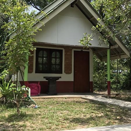 Cashew Nut Bungalows Hotel Ao Nang Екстериор снимка