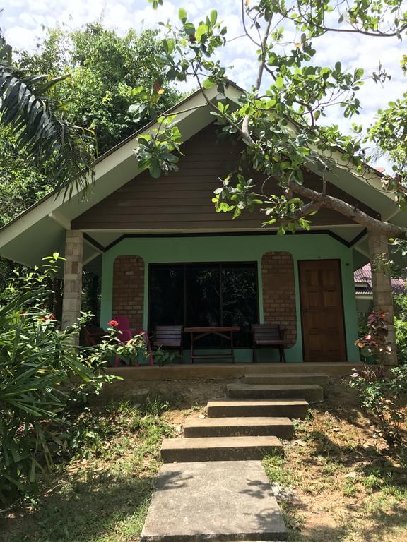 Cashew Nut Bungalows Hotel Ao Nang Екстериор снимка