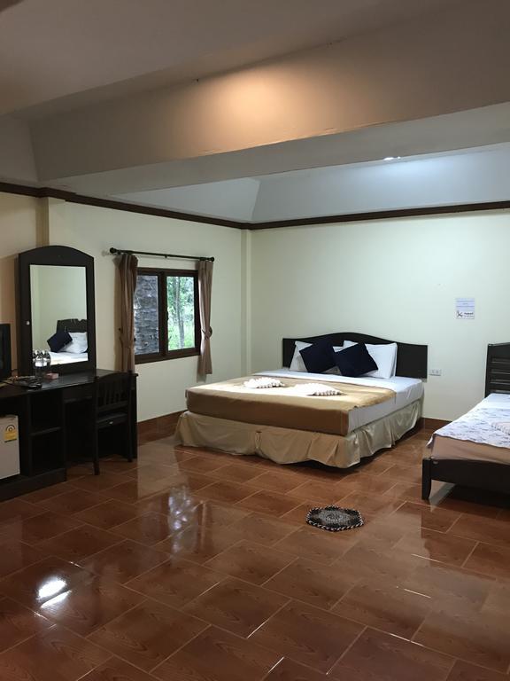 Cashew Nut Bungalows Hotel Ao Nang Екстериор снимка